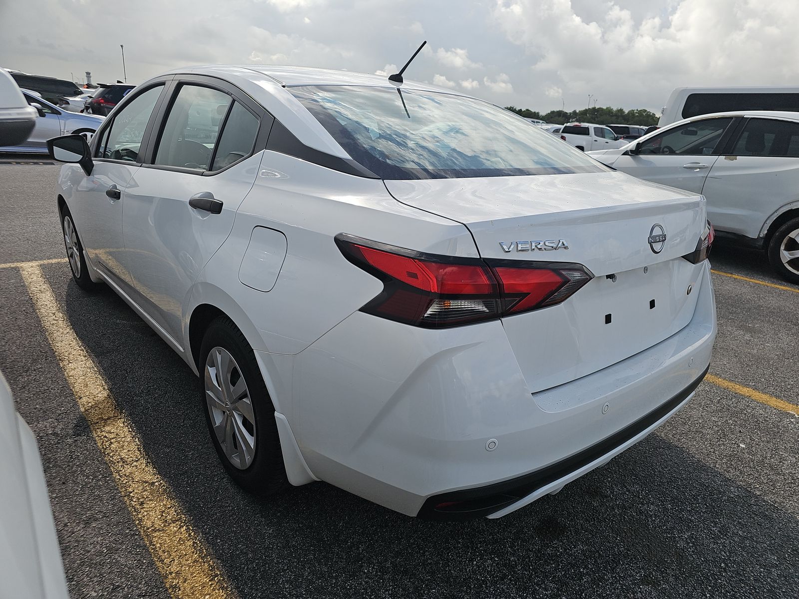 NISSAN VERSA - 7