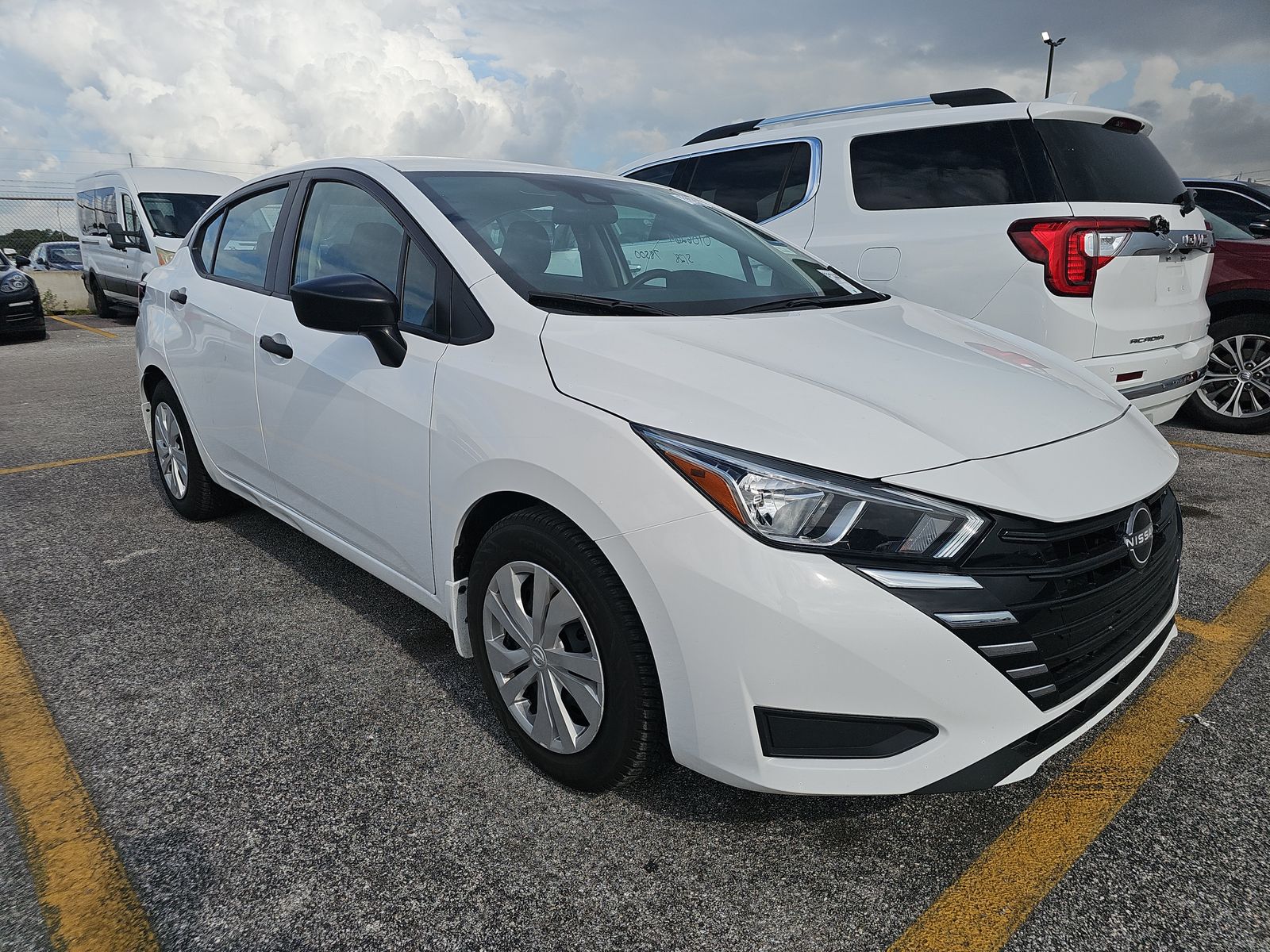 NISSAN VERSA - 4