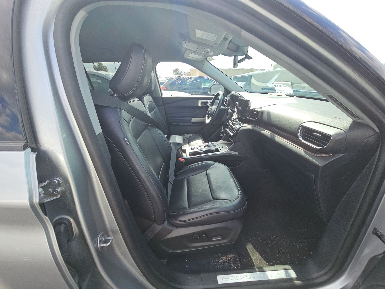 FORD EXPLORER - 9