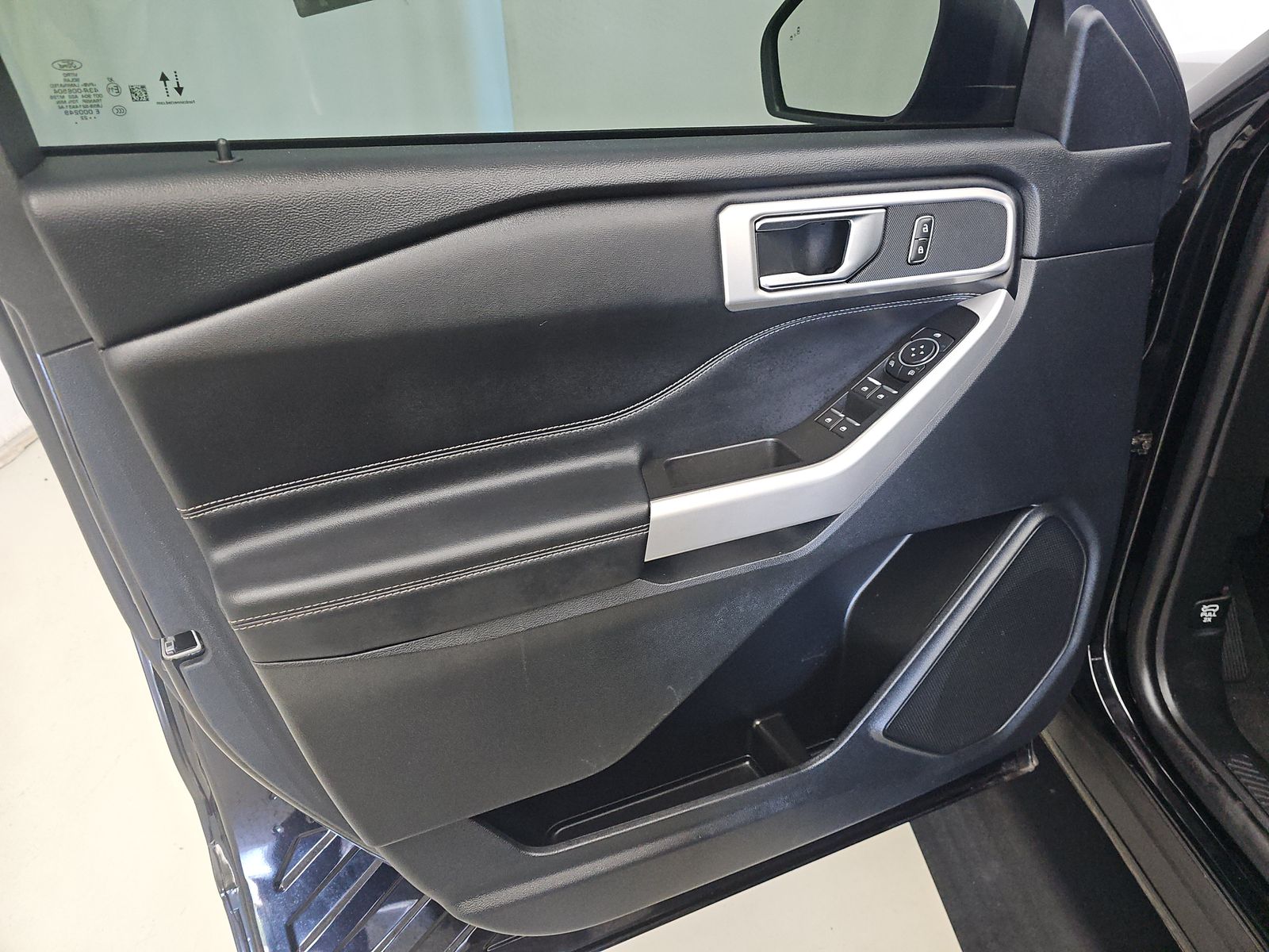 FORD EXPLORER - 10