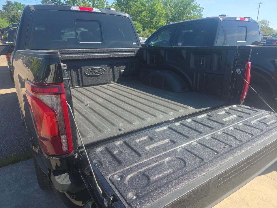 2025 Ford F-150 Lariat AWD