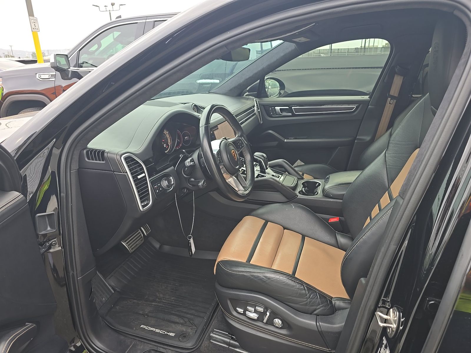 PORSCHE CAYENNE - 8