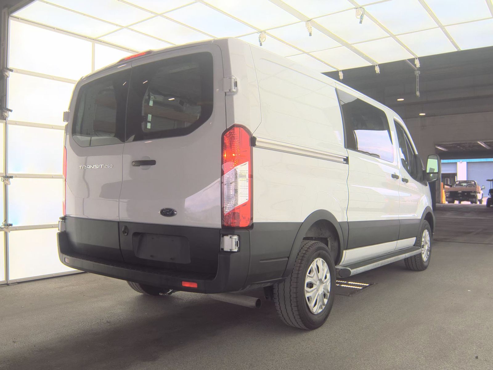 FORD TRANSIT 250 - 5