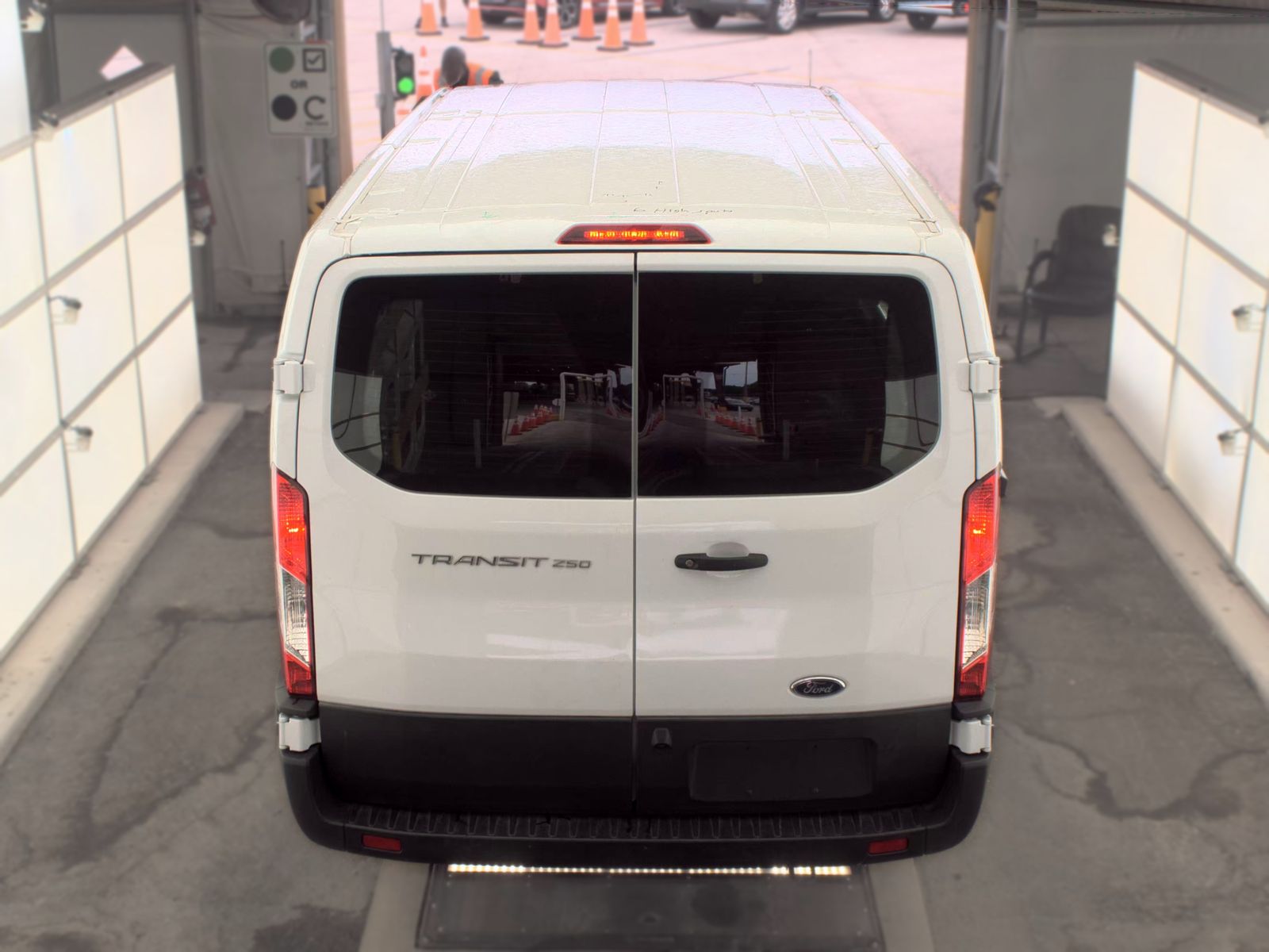 FORD TRANSIT 250 - 6
