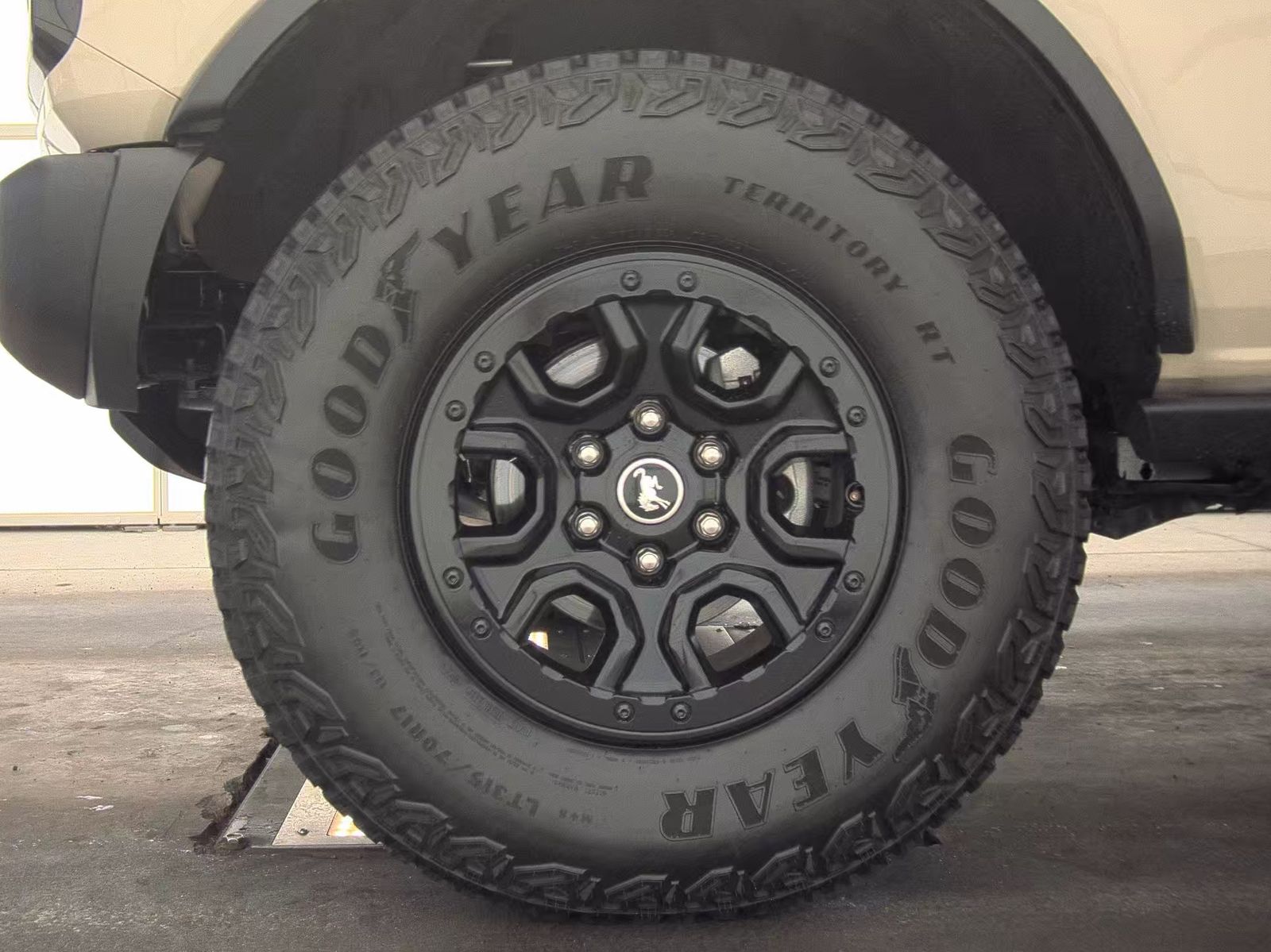 FORD BRONCO - 10