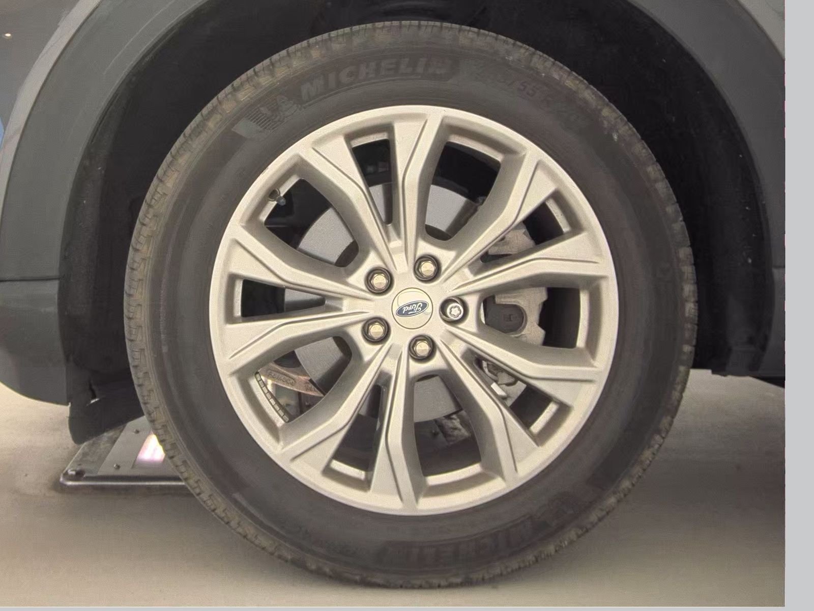 FORD EXPLORER - 10