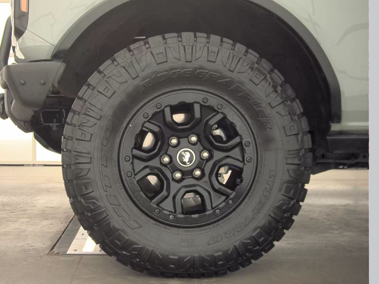 FORD BRONCO - 10