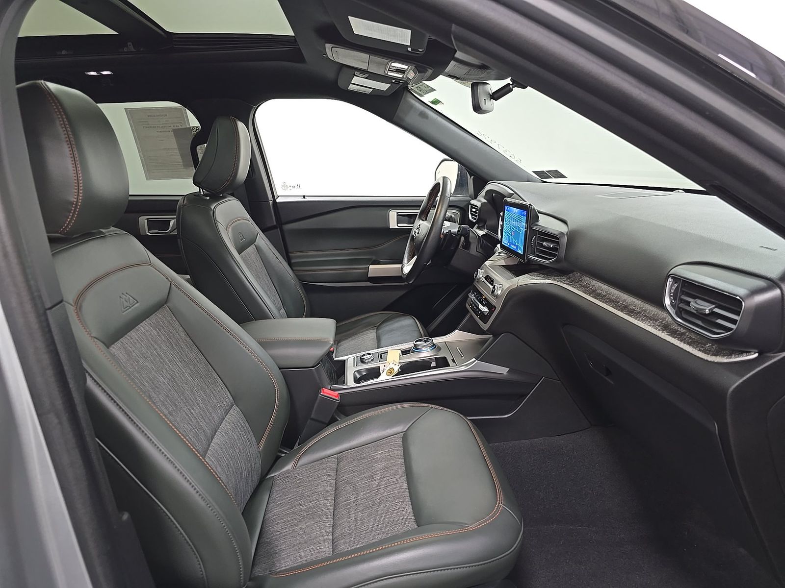 FORD EXPLORER - 9
