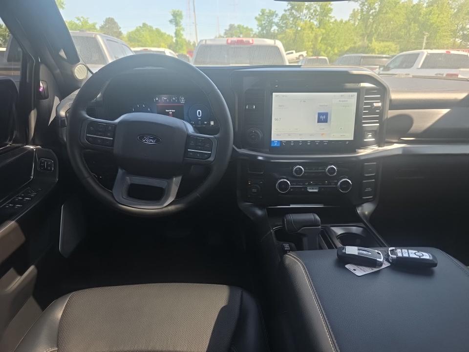 2025 Ford F-150 Lariat AWD