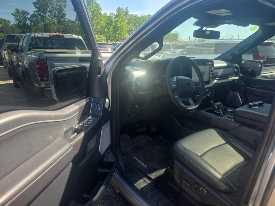 2025 Ford F-150 Lariat AWD