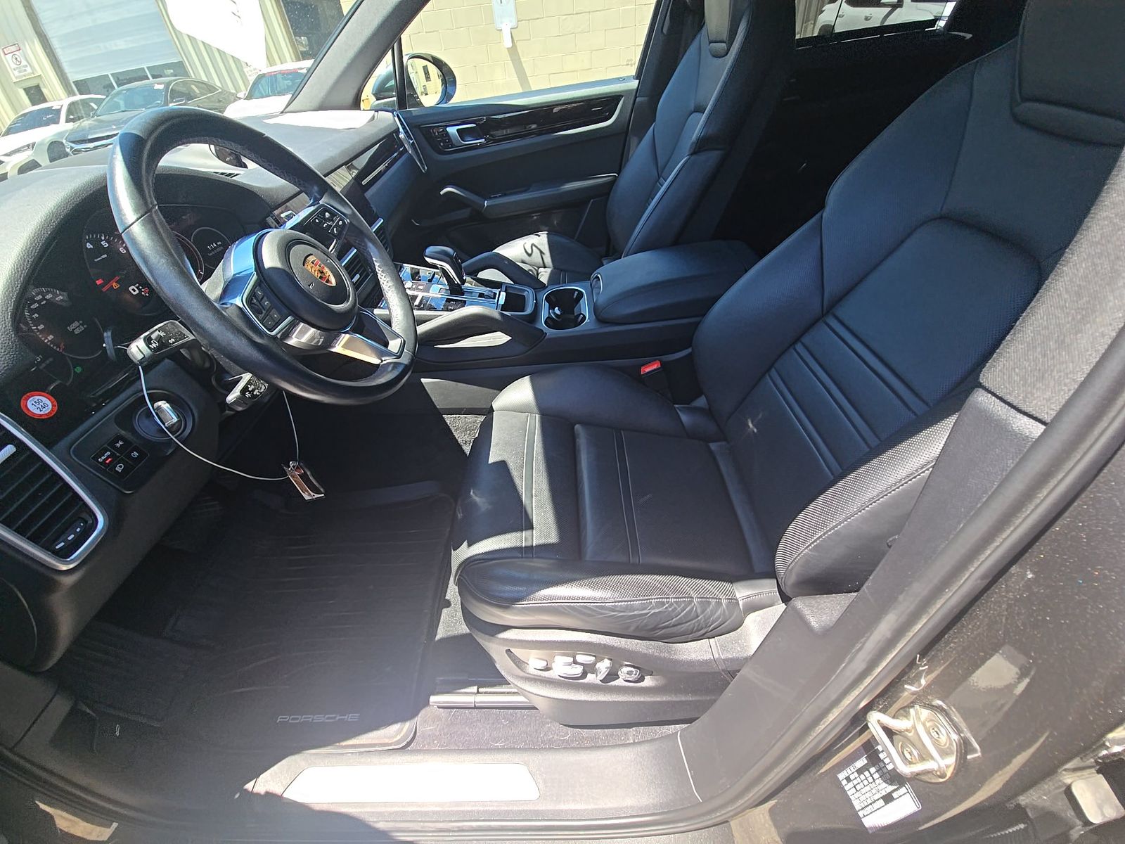PORSCHE CAYENNE - 8