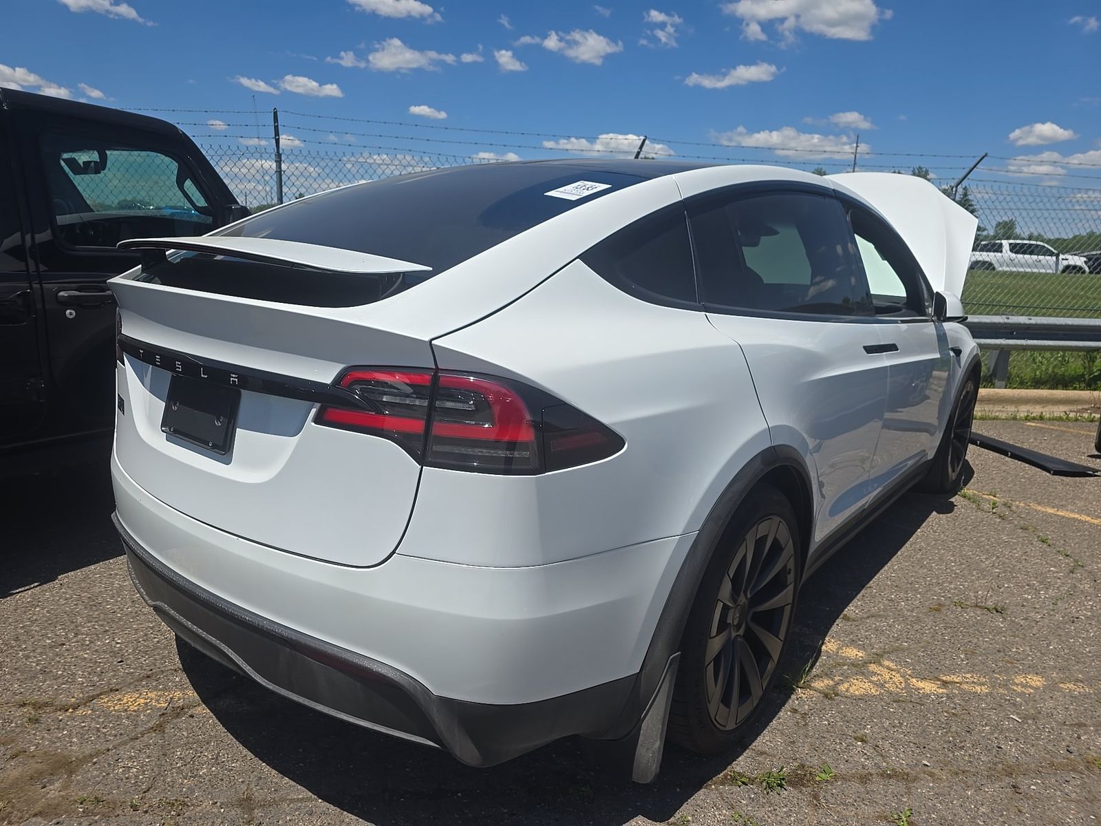 TESLA MODEL X - 5