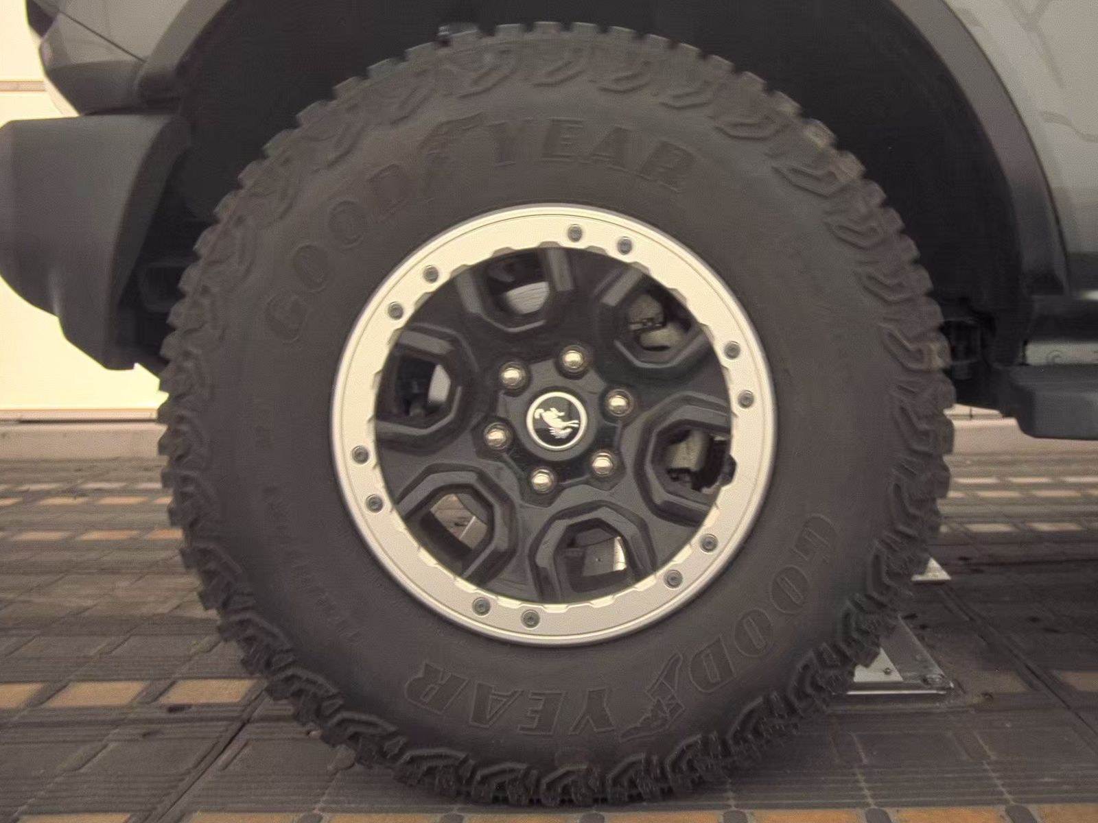 FORD BRONCO - 10