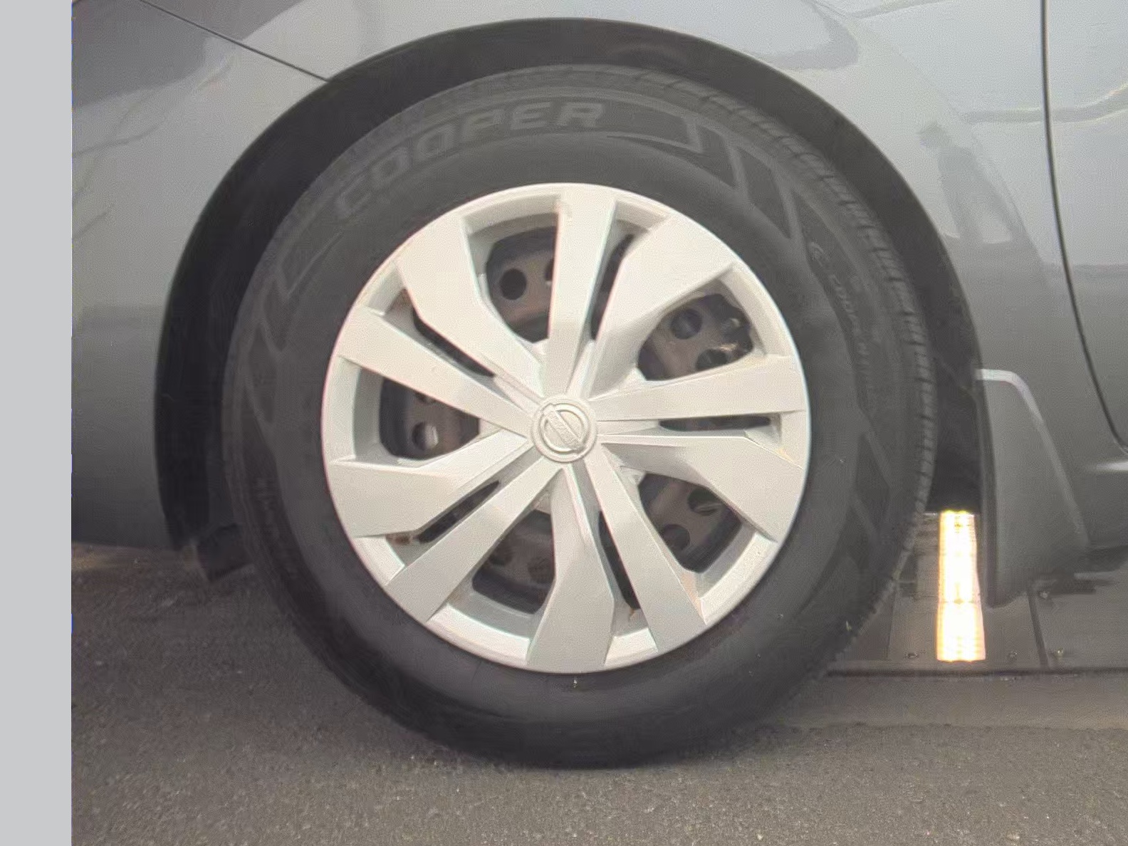 NISSAN VERSA - 10
