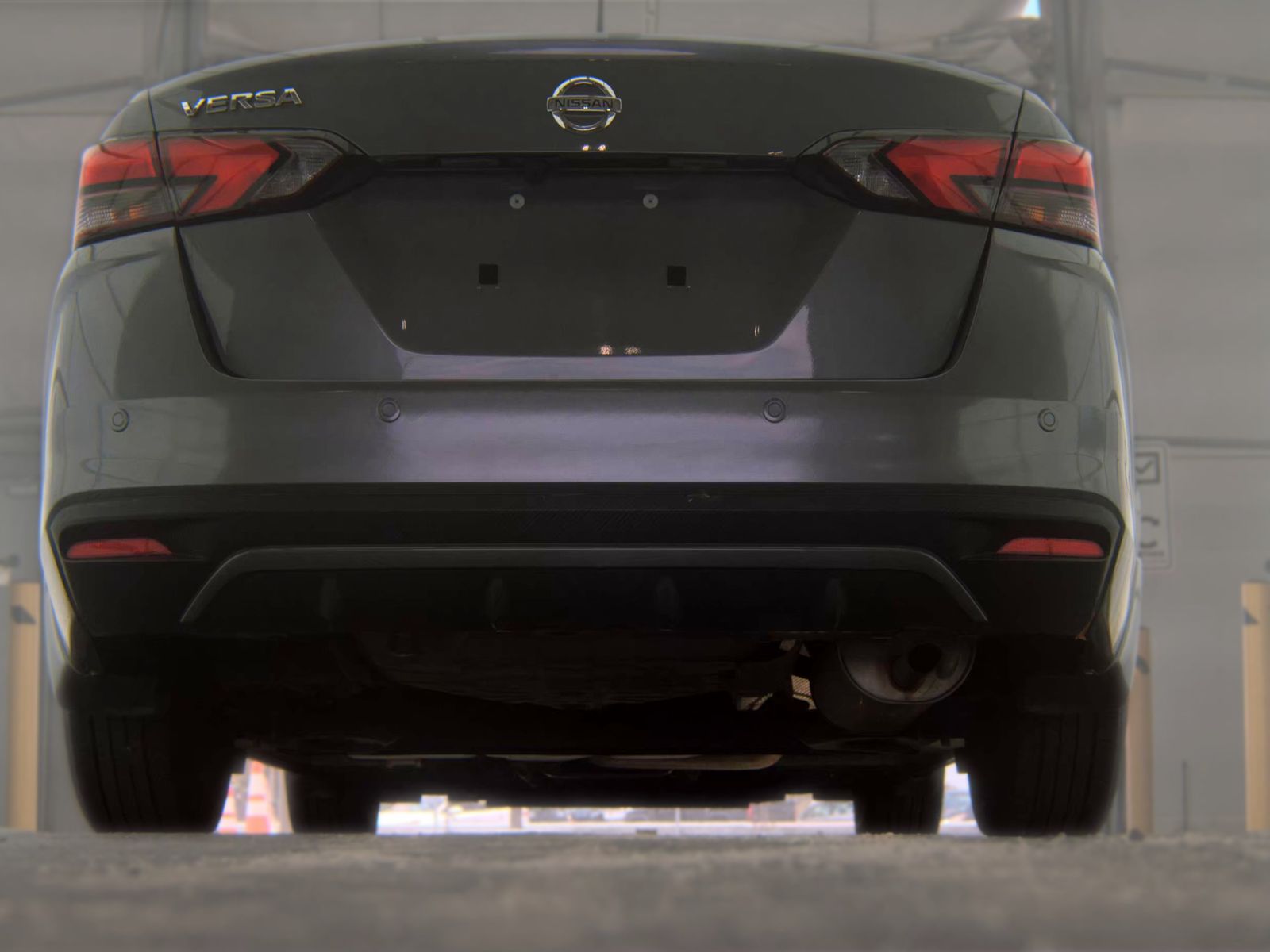 NISSAN VERSA - 8