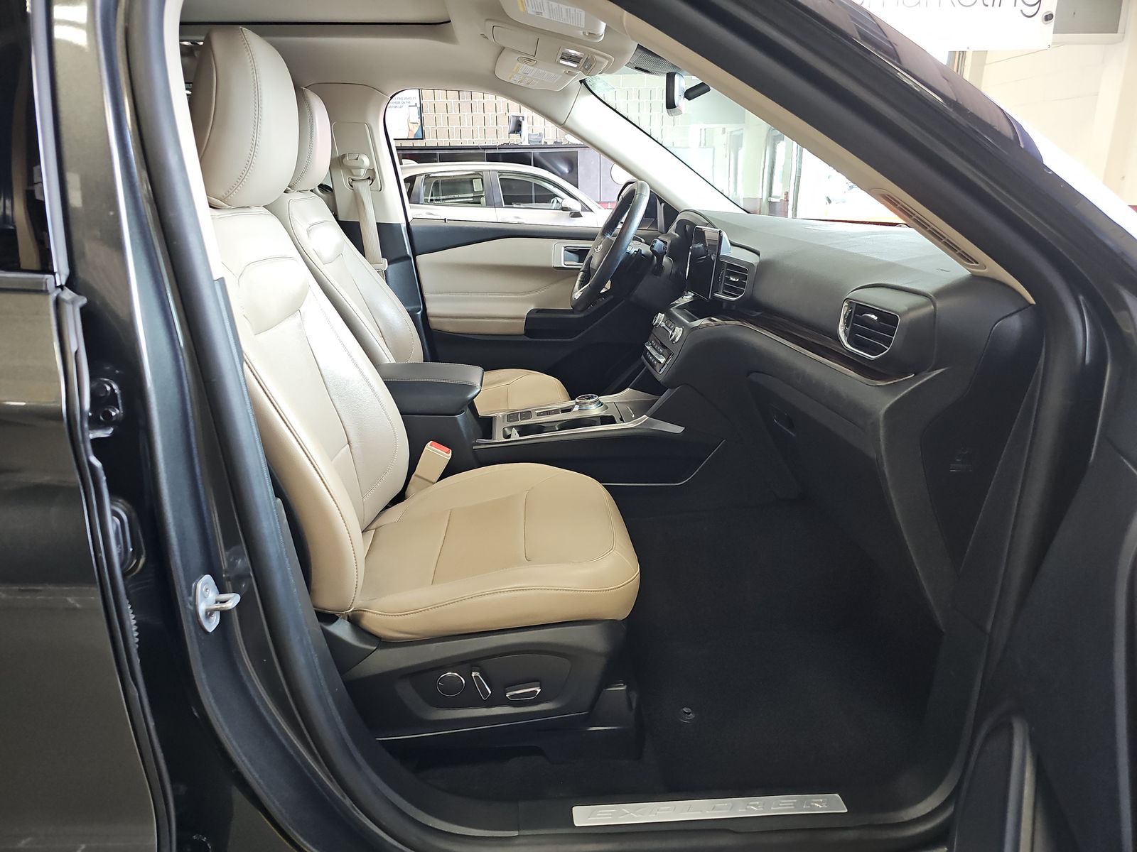 FORD EXPLORER - 9