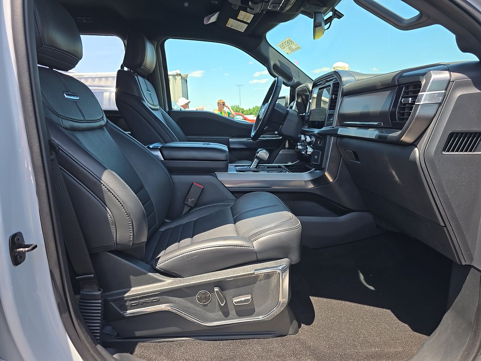 2025 Ford F-150 Platinum AWD
