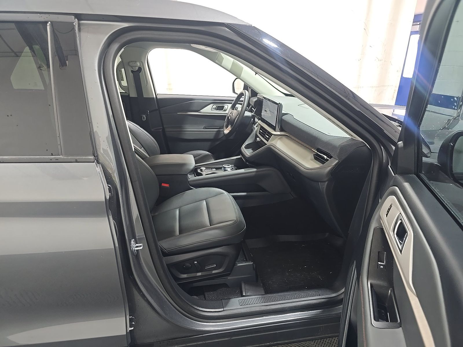 FORD EXPLORER - 9