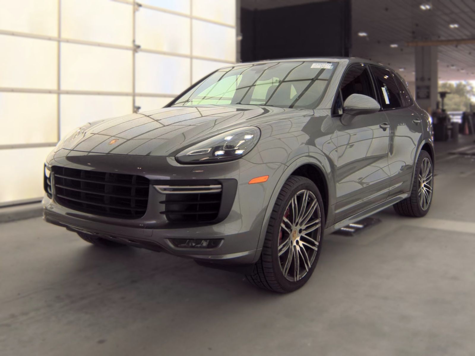 PORSCHE CAYENNE - 1
