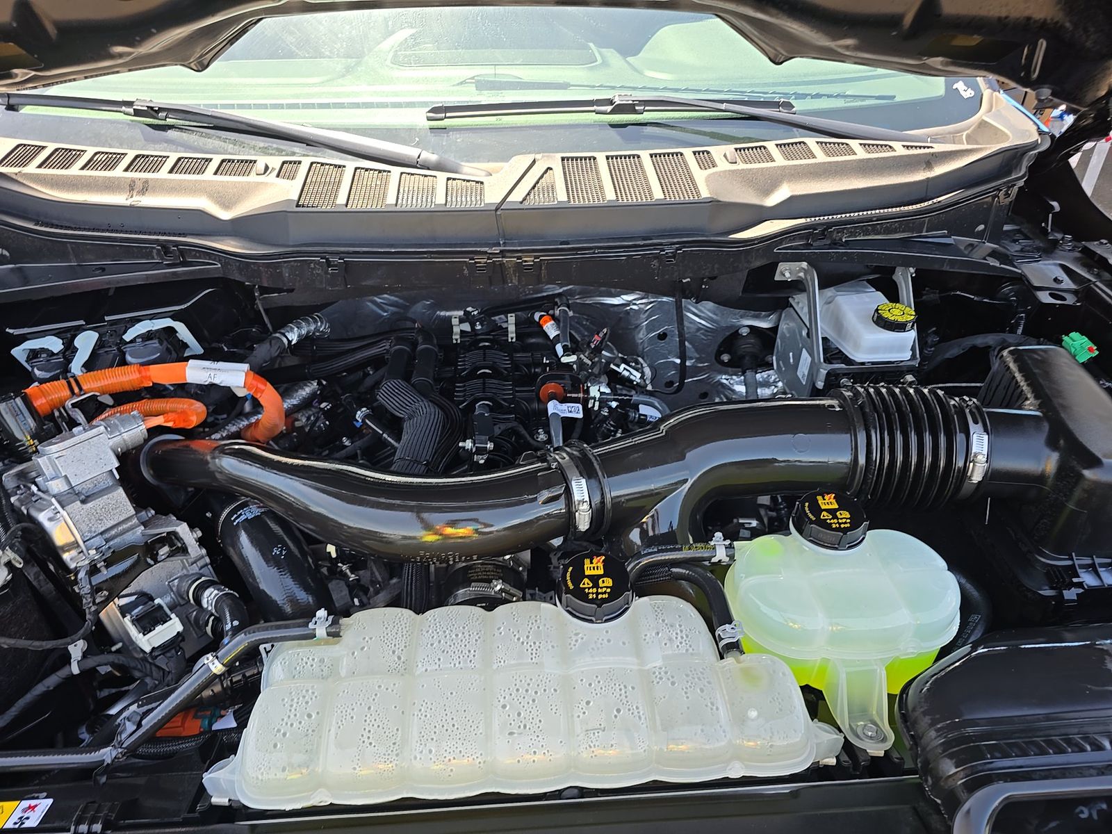 2025 Ford F-150 Hybrid Lariat AWD