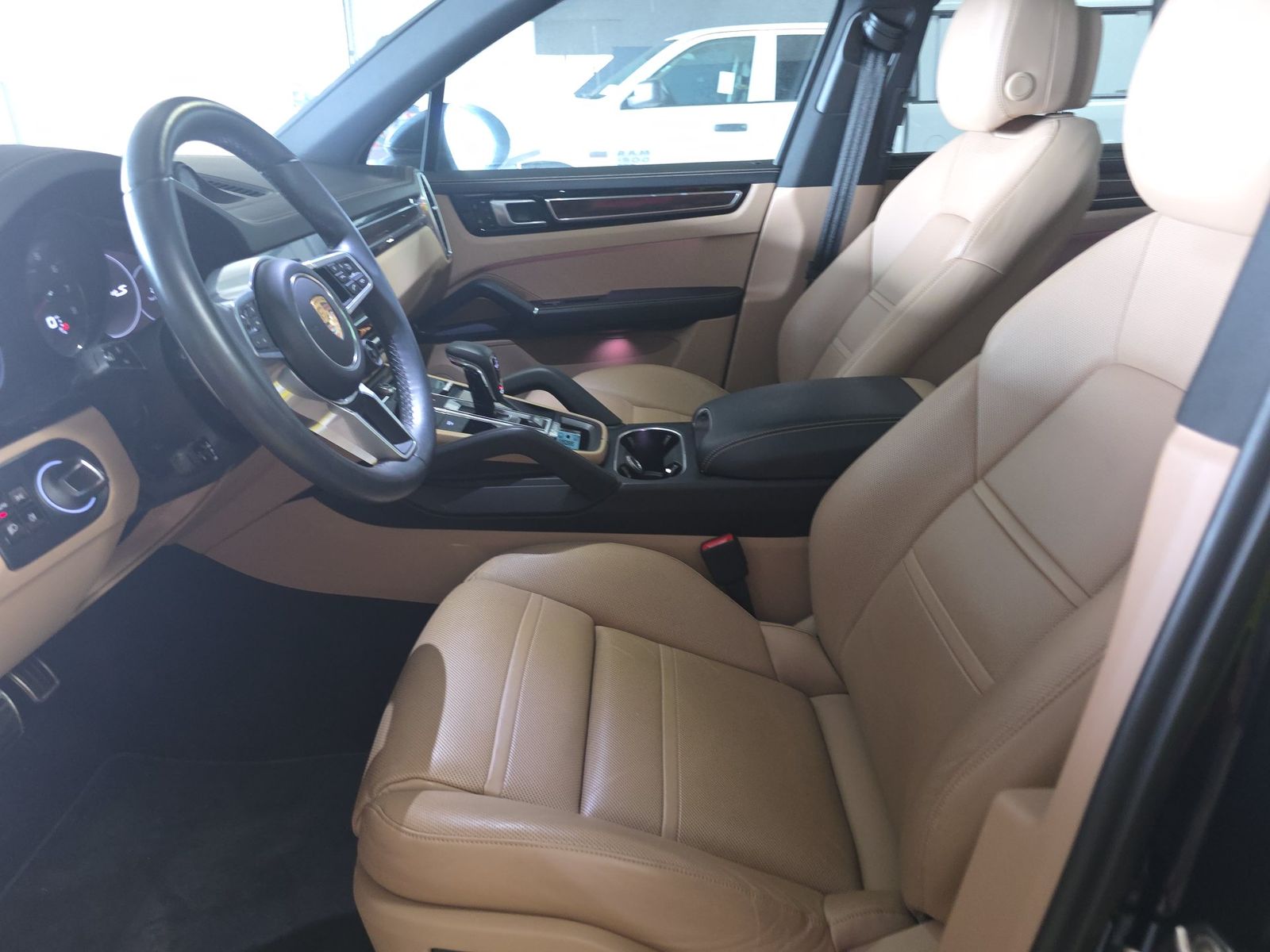 PORSCHE CAYENNE - 8