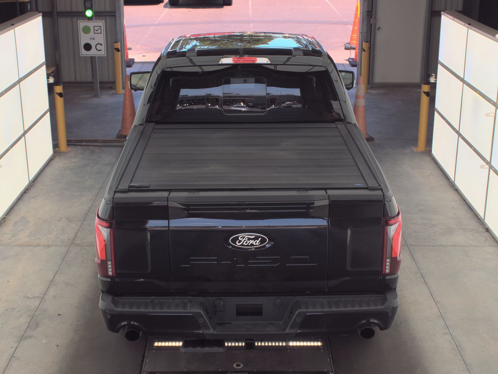 2025 Ford F-150 Hybrid Lariat AWD