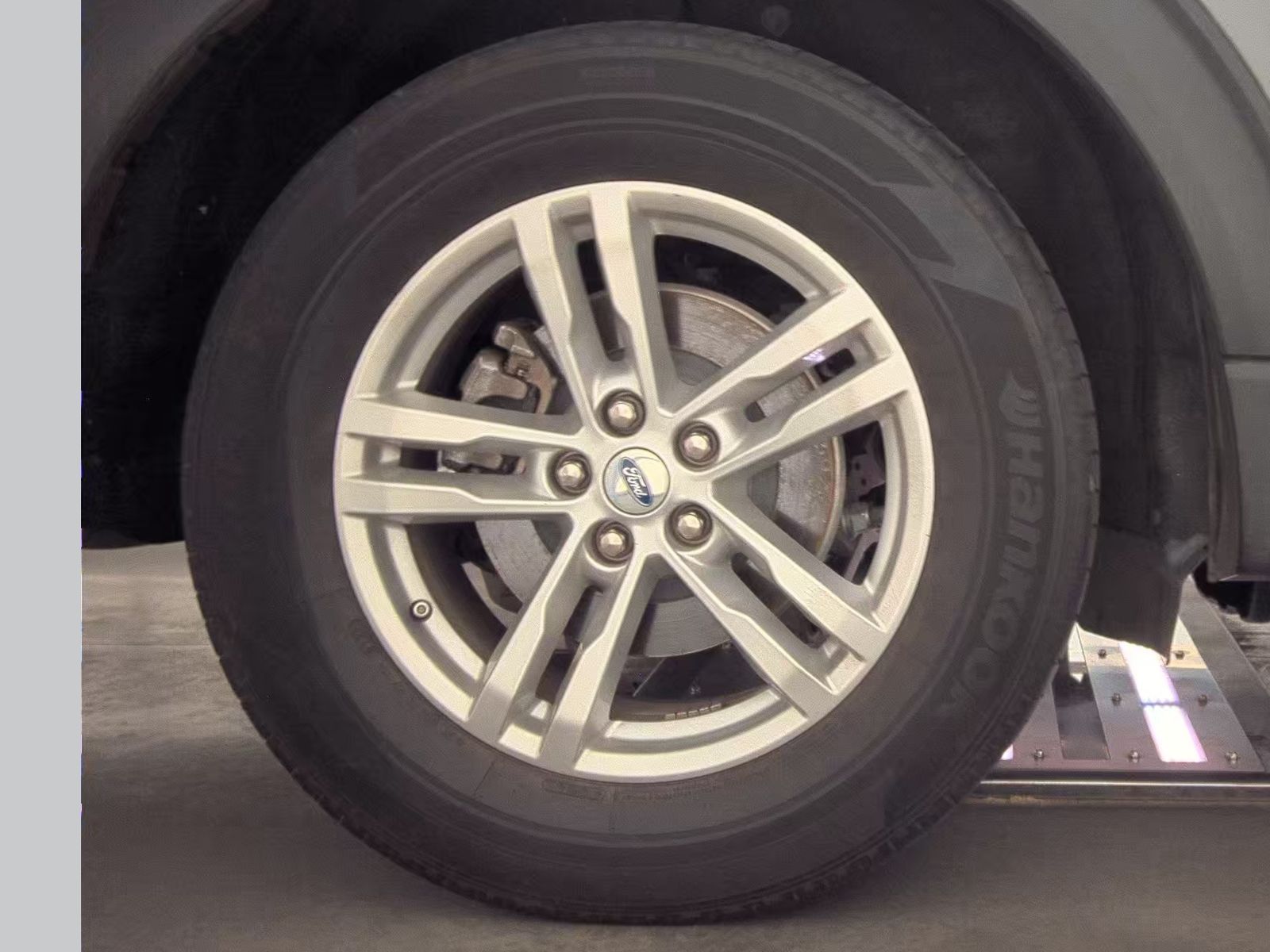 2023 Ford Explorer XLT RWD