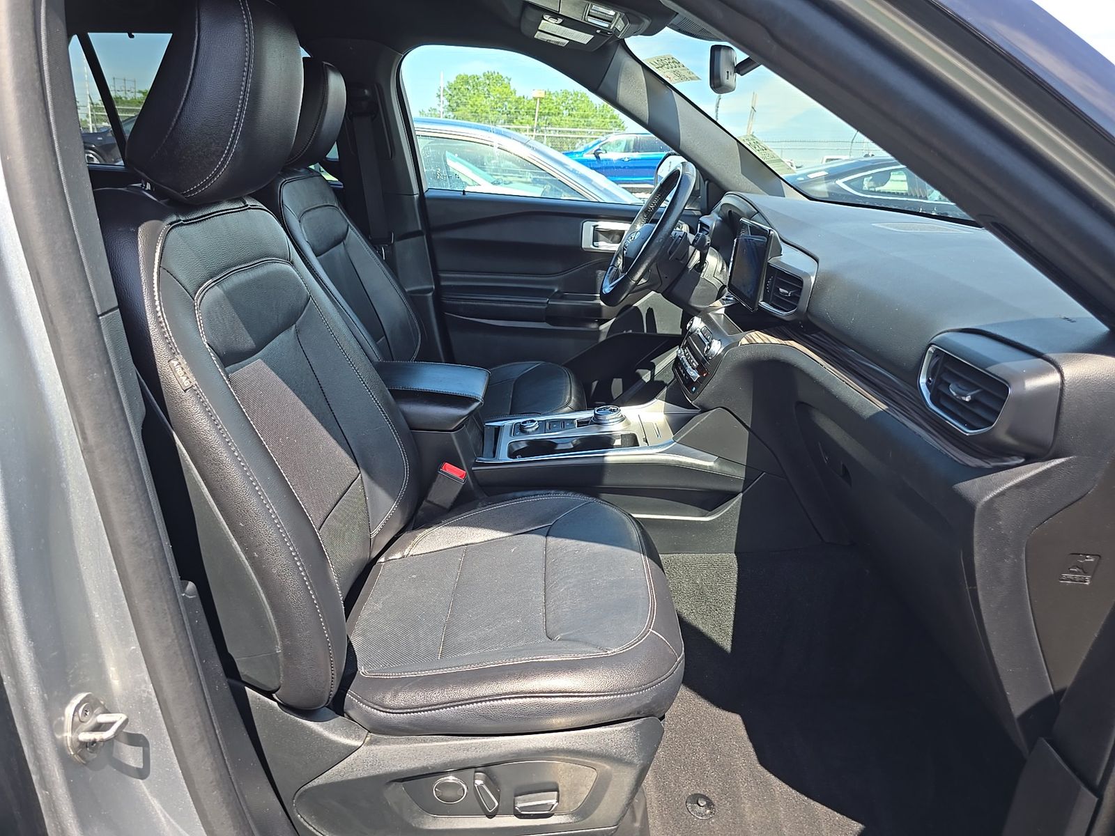 FORD EXPLORER - 9