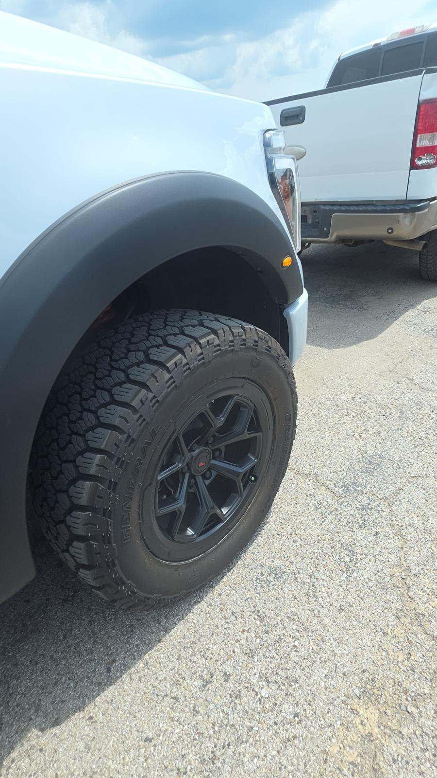 2025 Ford F-150 Lariat AWD