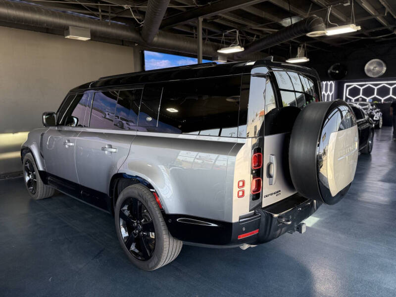 2023 Land Rover Defender 130 X-Dynamic SE AWD