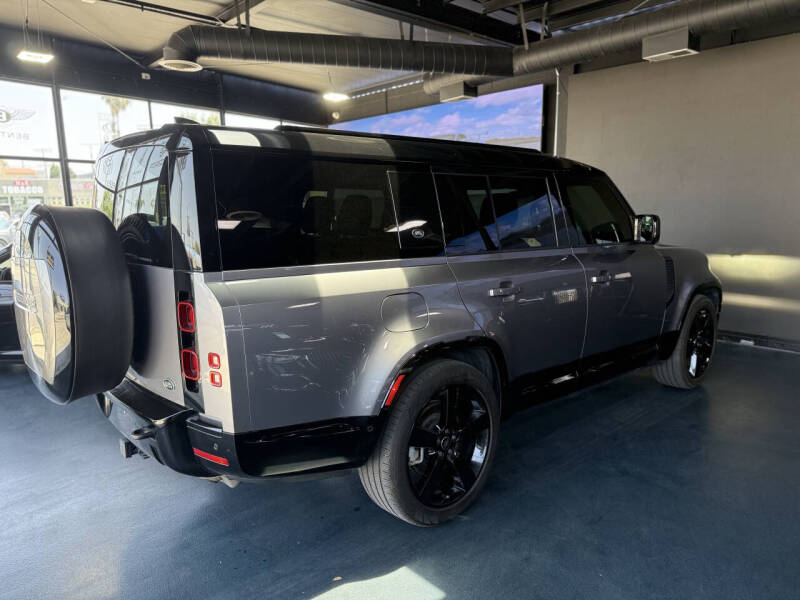 2023 Land Rover Defender 130 X-Dynamic SE AWD