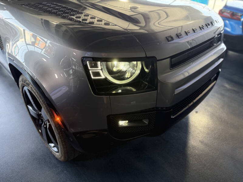 2023 Land Rover Defender 130 X-Dynamic SE AWD