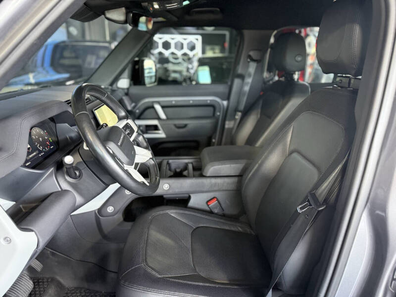 2023 Land Rover Defender 130 X-Dynamic SE AWD