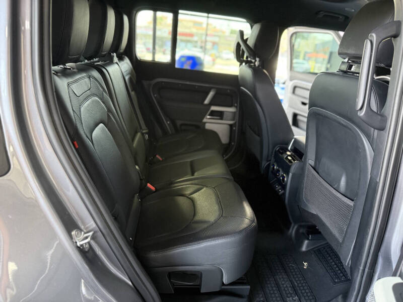 2023 Land Rover Defender 130 X-Dynamic SE AWD