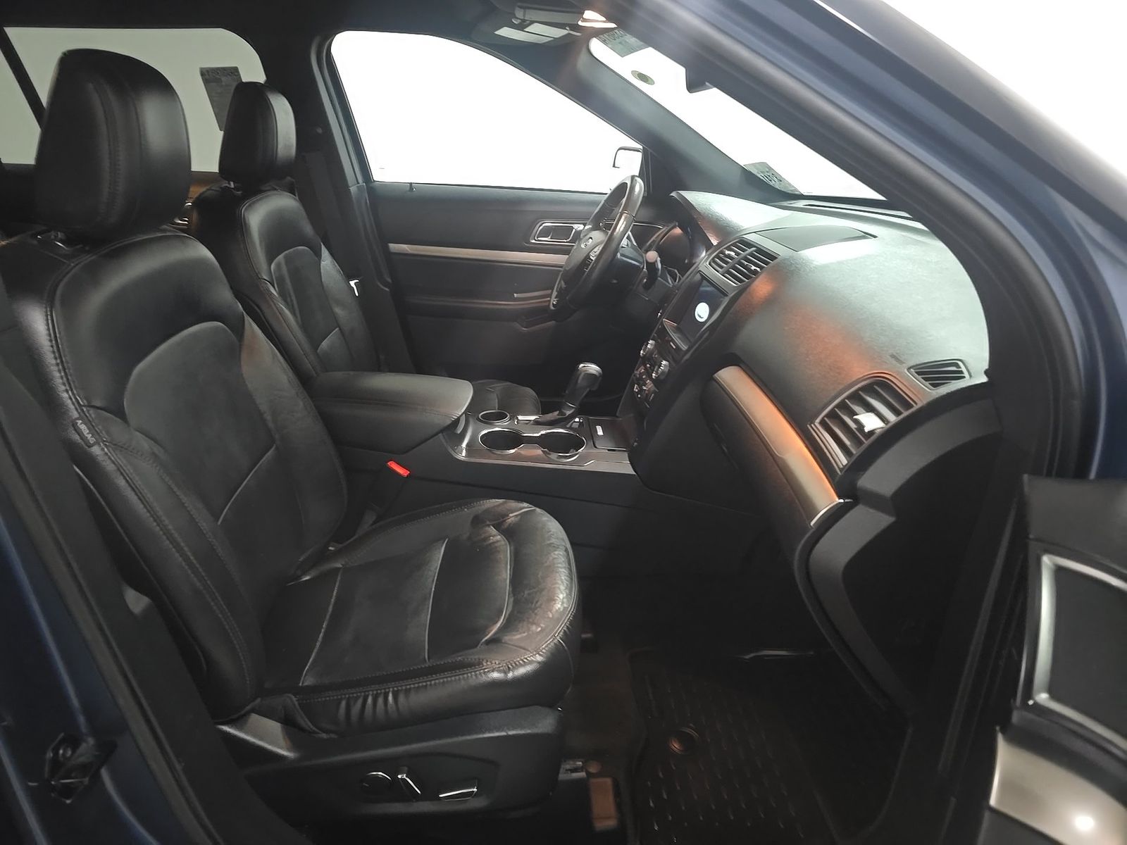 FORD EXPLORER - 9