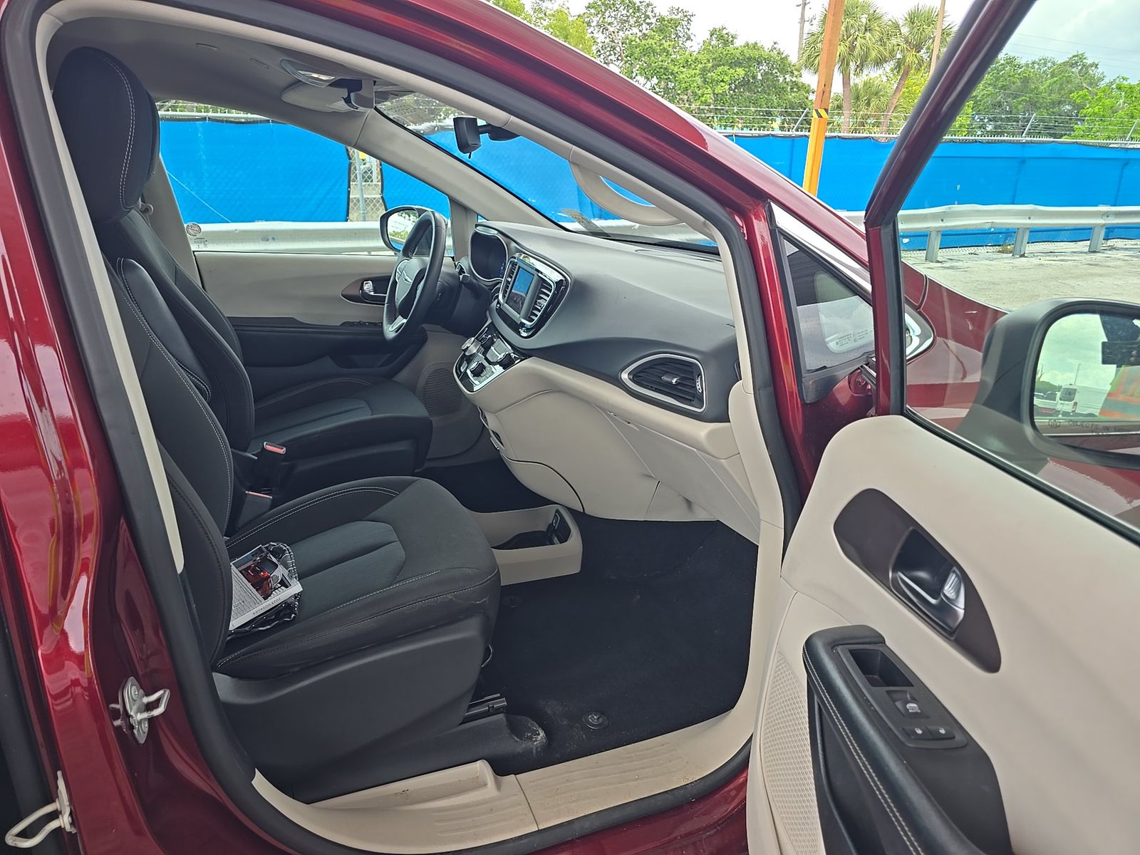 CHRYSLER VOYAGER - 9