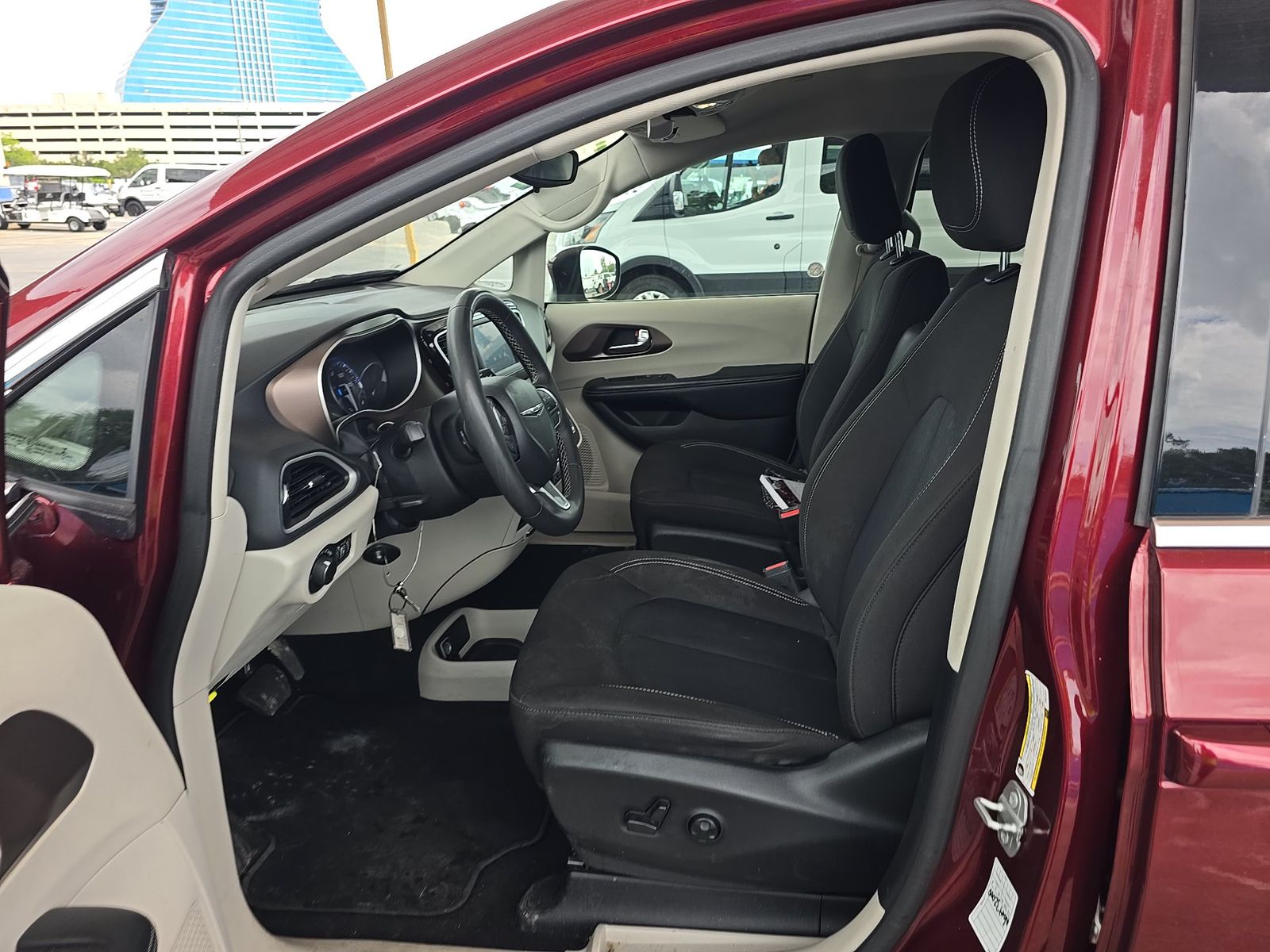CHRYSLER VOYAGER - 8