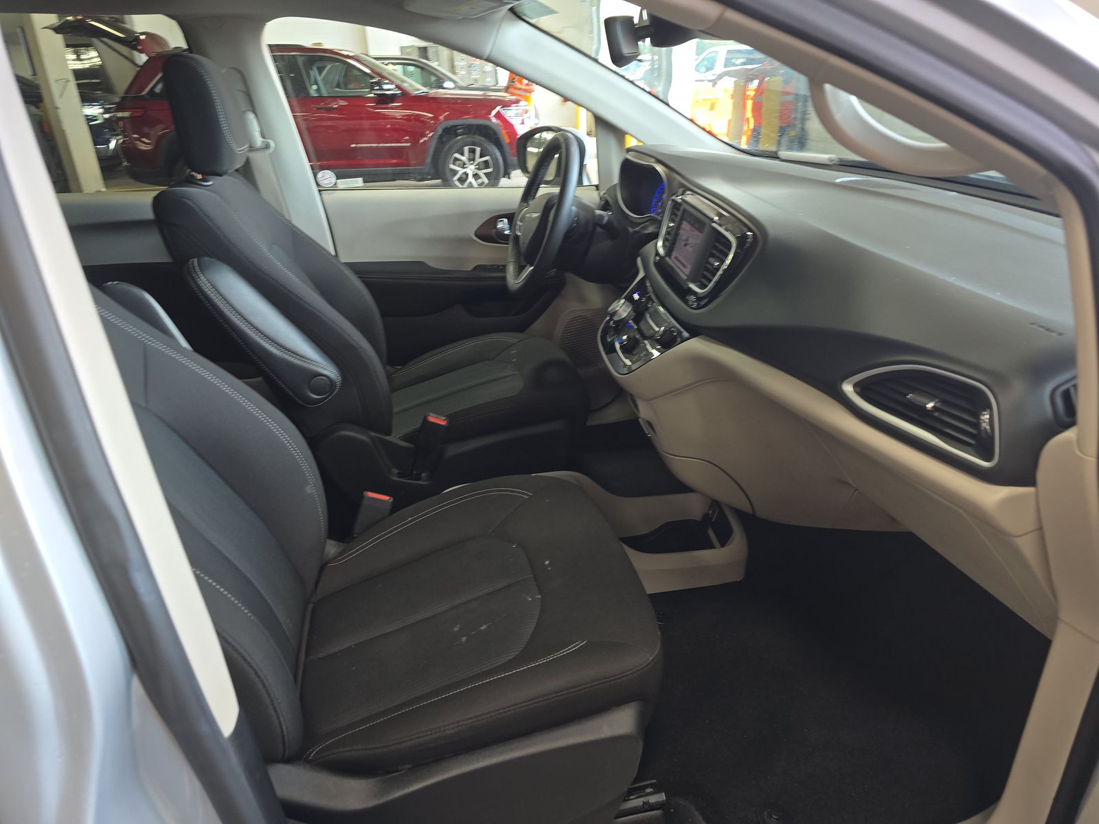 CHRYSLER VOYAGER - 9