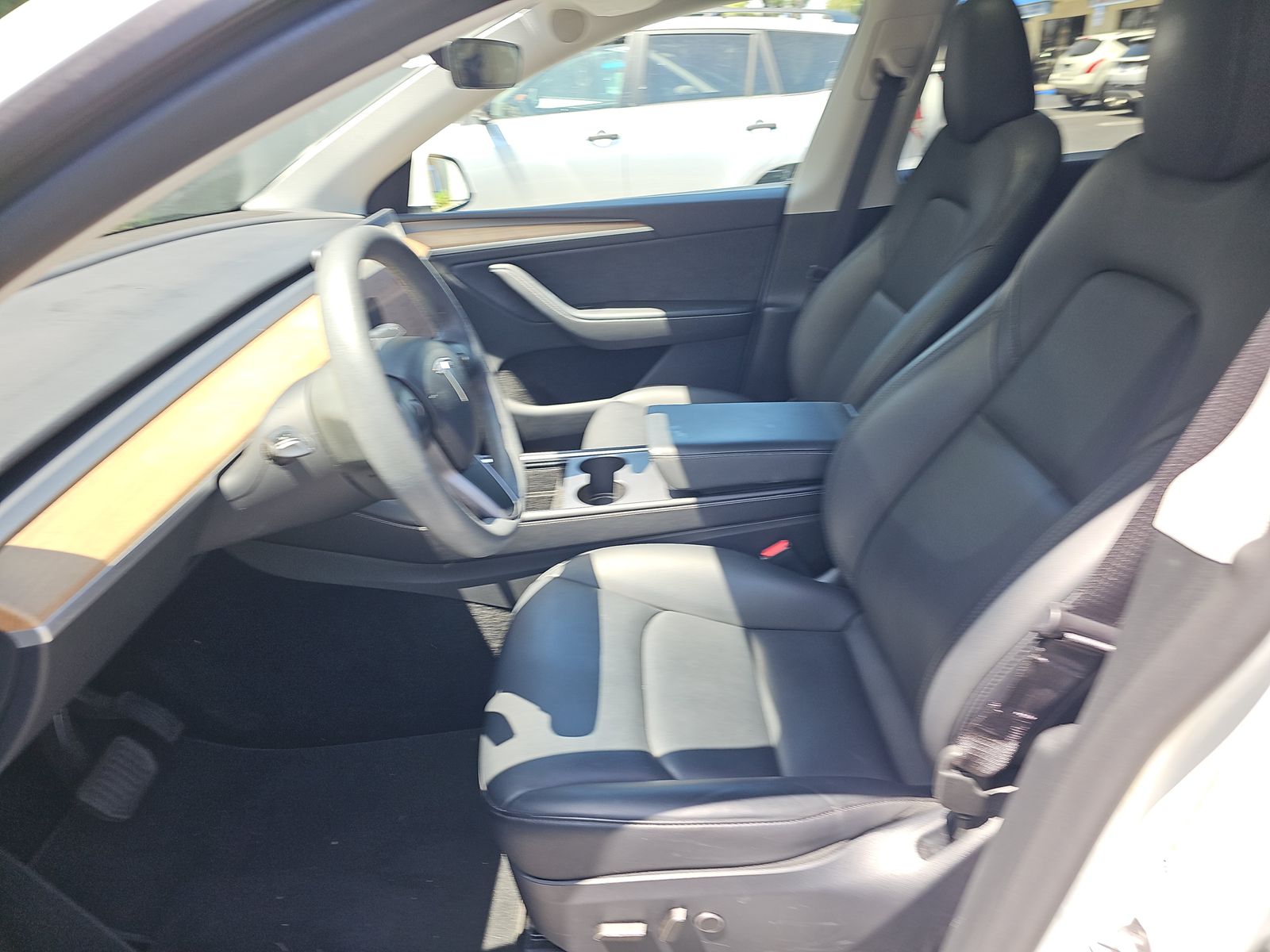 TESLA MODEL Y - 8