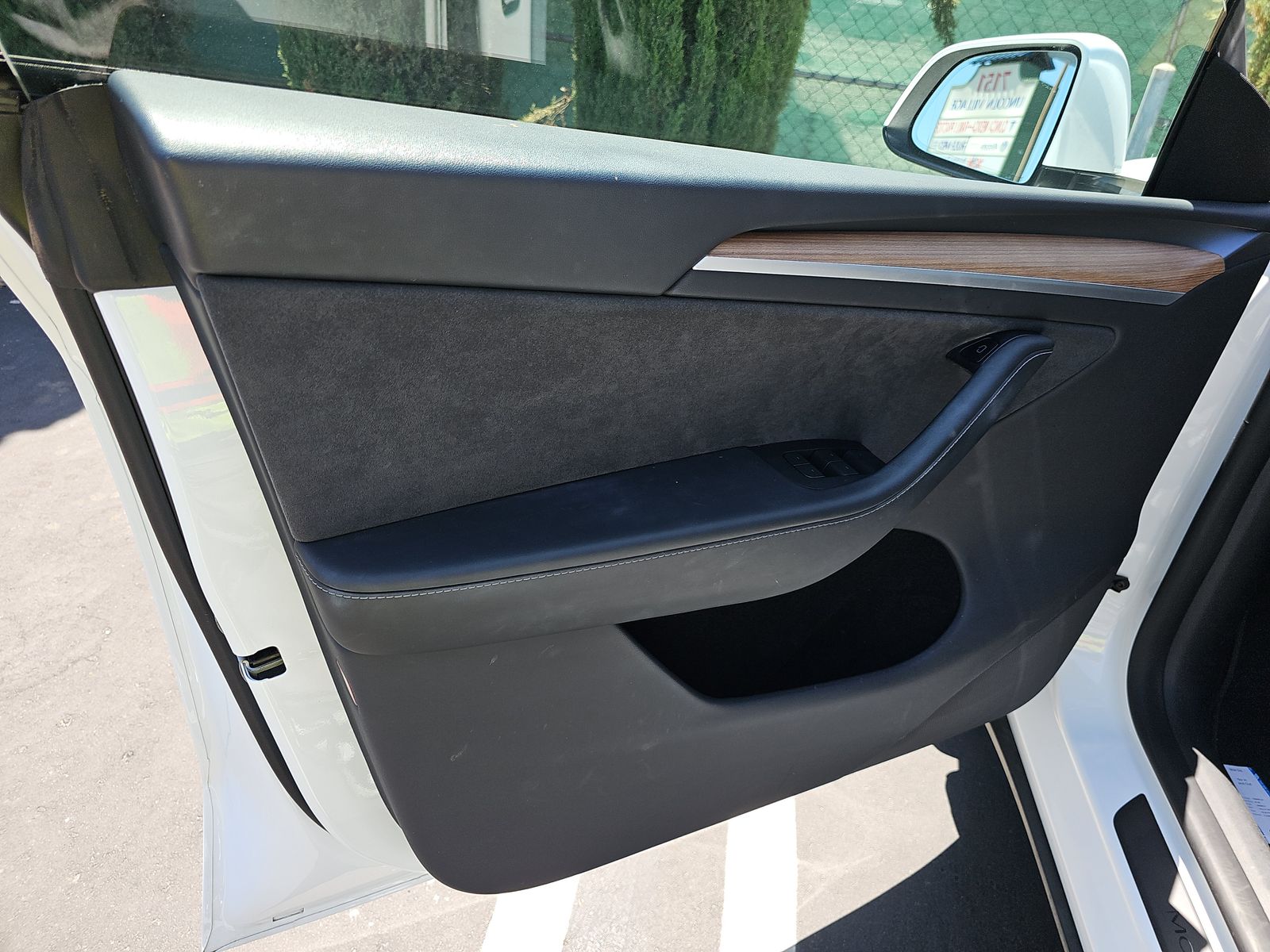 TESLA MODEL Y - 10