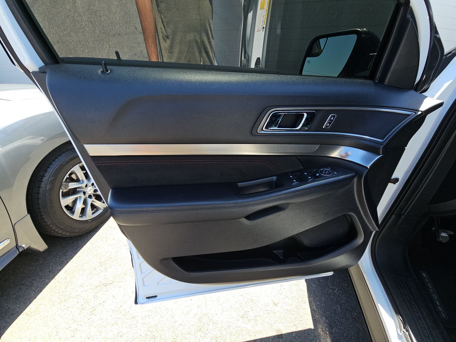 FORD EXPLORER - 10