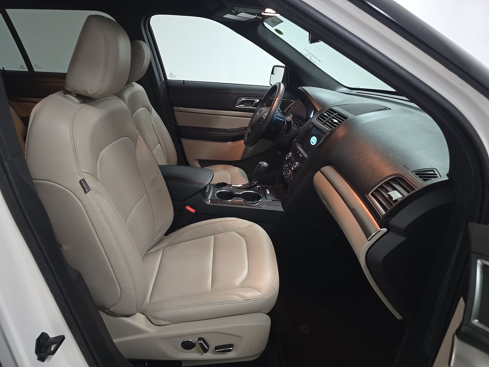 FORD EXPLORER - 9