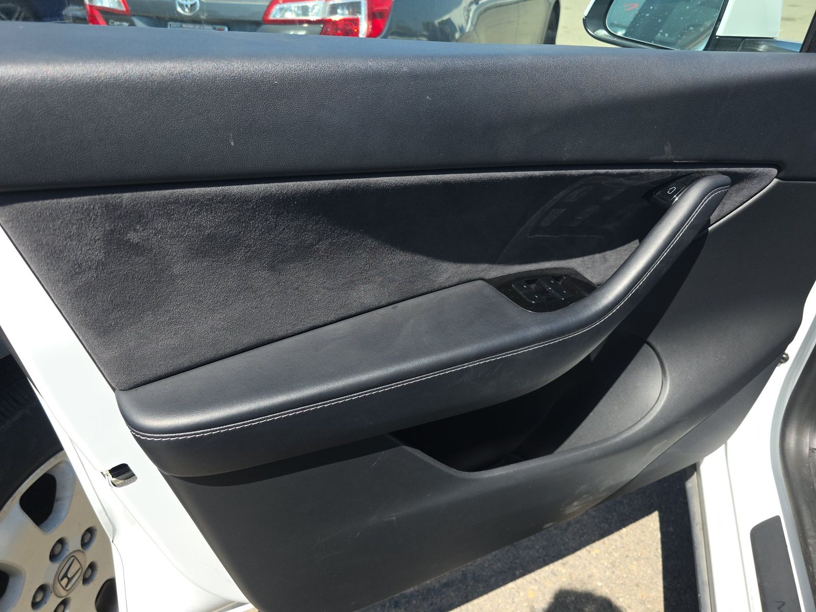 TESLA MODEL Y - 10