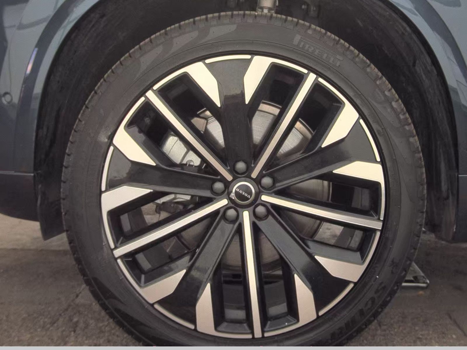 2025 Volvo XC90 B6 Plus FWD