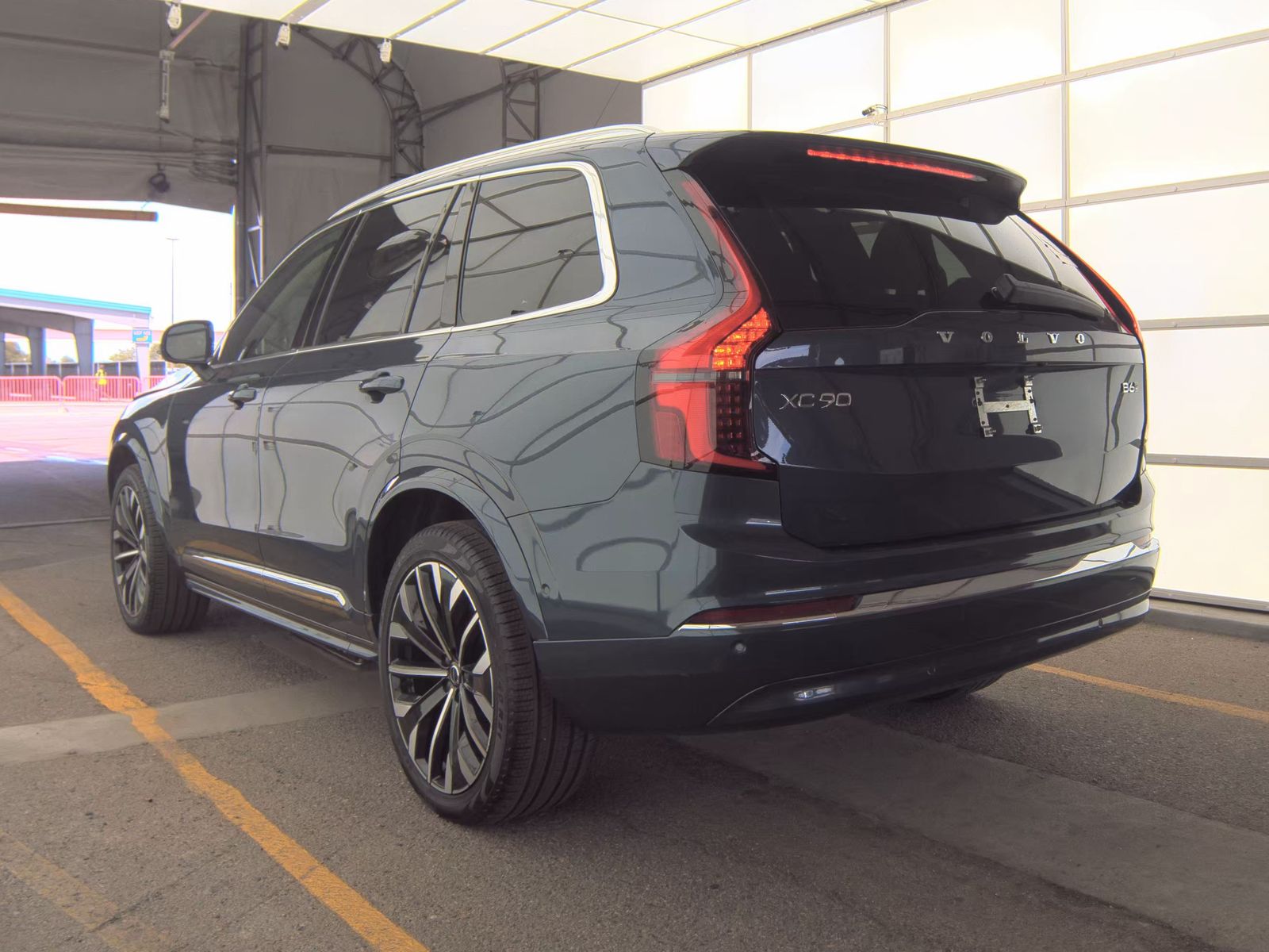 2025 Volvo XC90 B6 Plus FWD