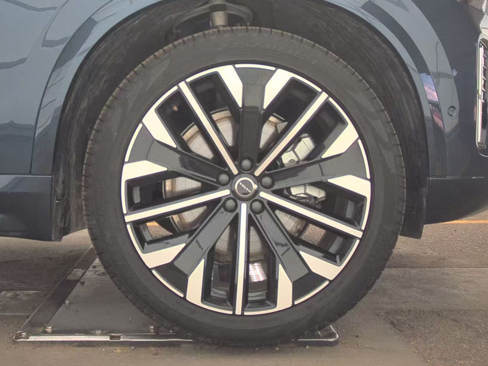 2025 Volvo XC90 B6 Plus FWD