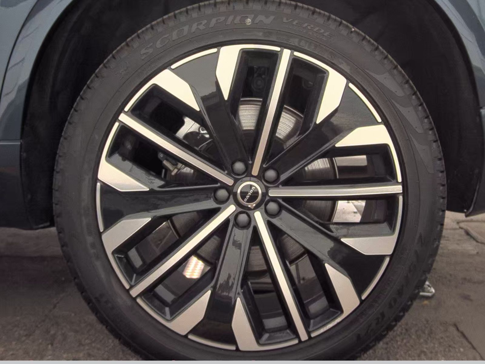 2025 Volvo XC90 B6 Plus FWD