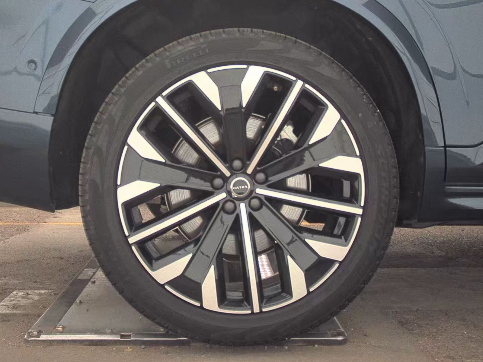 2025 Volvo XC90 B6 Plus FWD
