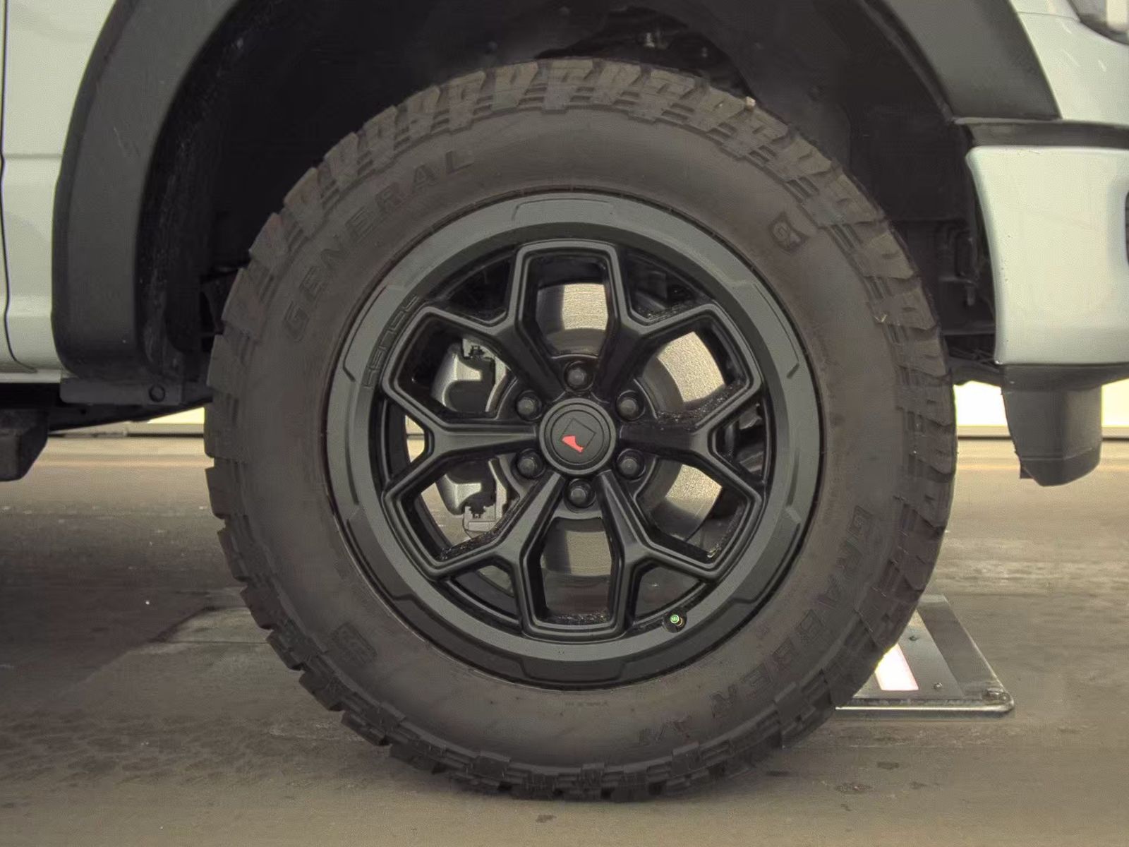 2025 Ford F-150 Lariat AWD