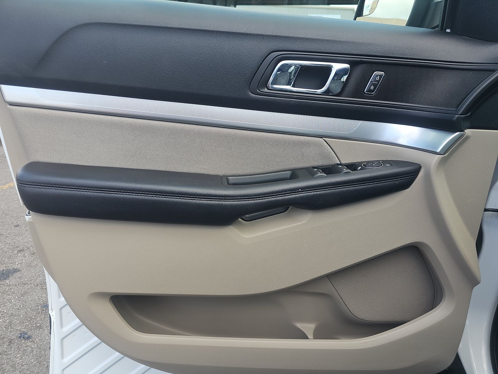 FORD EXPLORER - 10